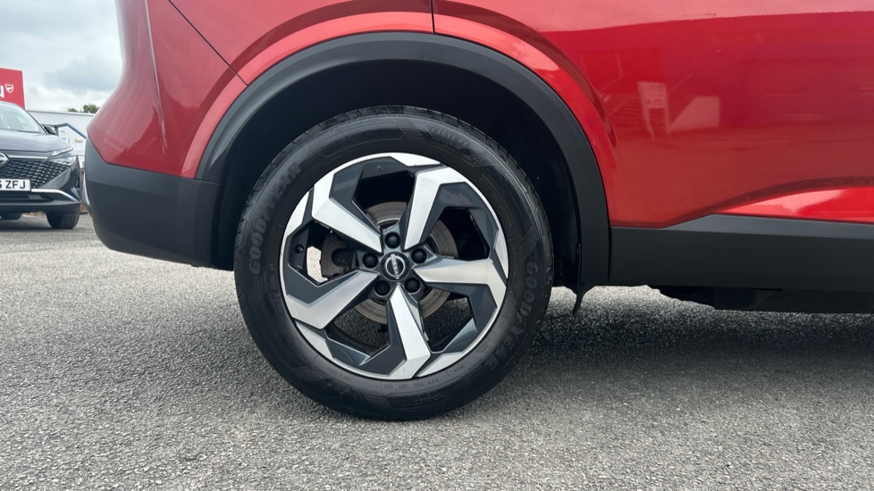 Nissan Qashqai 1.3 DiG-T MH N-Connecta 5dr Petrol Hatchback - Image 7