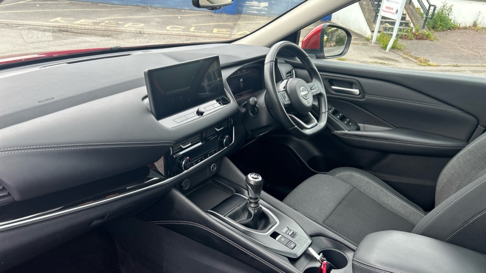 Nissan Qashqai 1.3 DiG-T MH N-Connecta 5dr Petrol Hatchback - Image 9