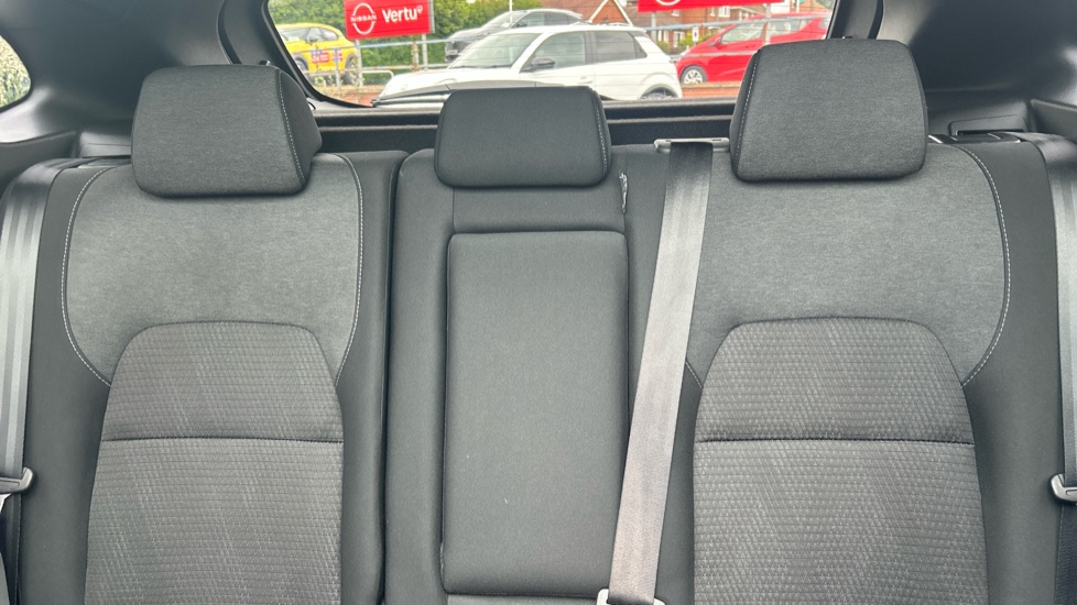 Nissan Qashqai 1.3 DiG-T MH N-Connecta 5dr Petrol Hatchback - Image 15