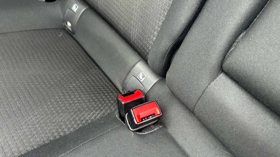 Nissan Qashqai 1.3 DiG-T MH N-Connecta 5dr Petrol Hatchback - Image 17