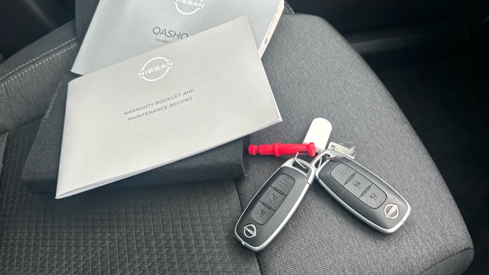 Nissan Qashqai 1.3 DiG-T MH N-Connecta 5dr Petrol Hatchback - Image 19