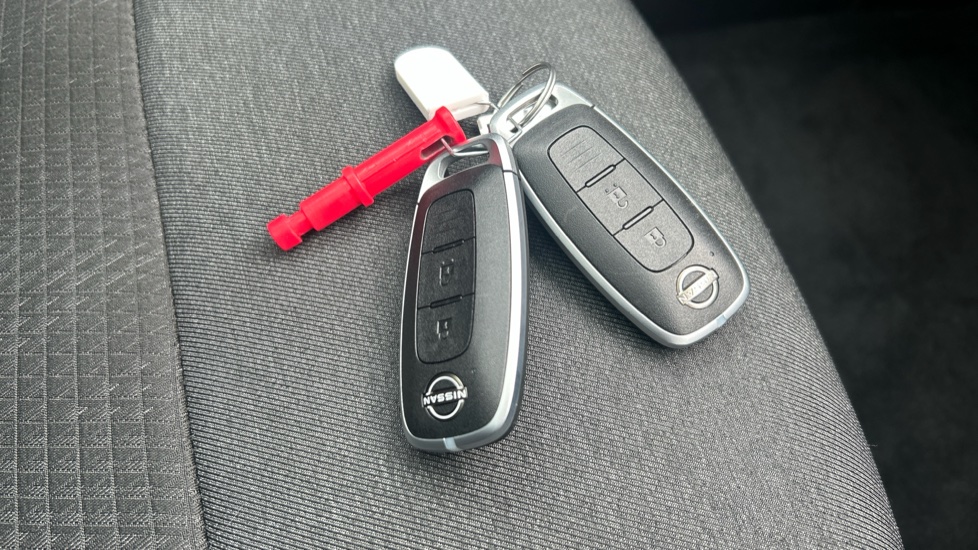 Nissan Qashqai 1.3 DiG-T MH N-Connecta 5dr Petrol Hatchback - Image 20