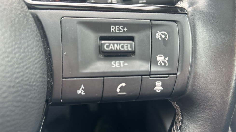 Nissan Qashqai 1.3 DiG-T MH N-Connecta 5dr Petrol Hatchback - Image 24