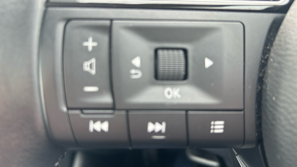 Nissan Qashqai 1.3 DiG-T MH N-Connecta 5dr Petrol Hatchback - Image 25