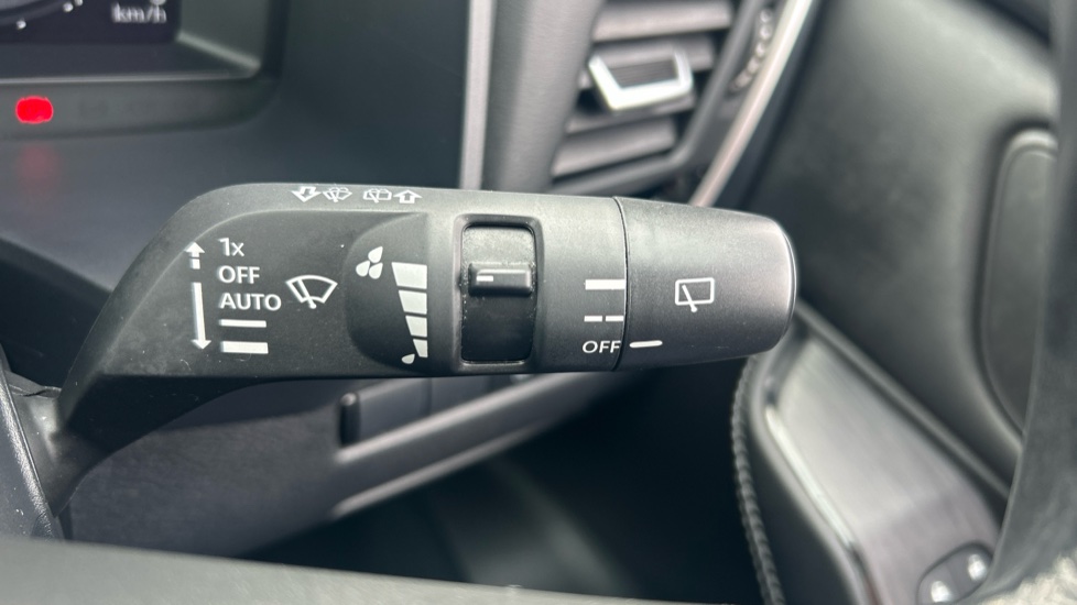 Nissan Qashqai 1.3 DiG-T MH N-Connecta 5dr Petrol Hatchback - Image 33