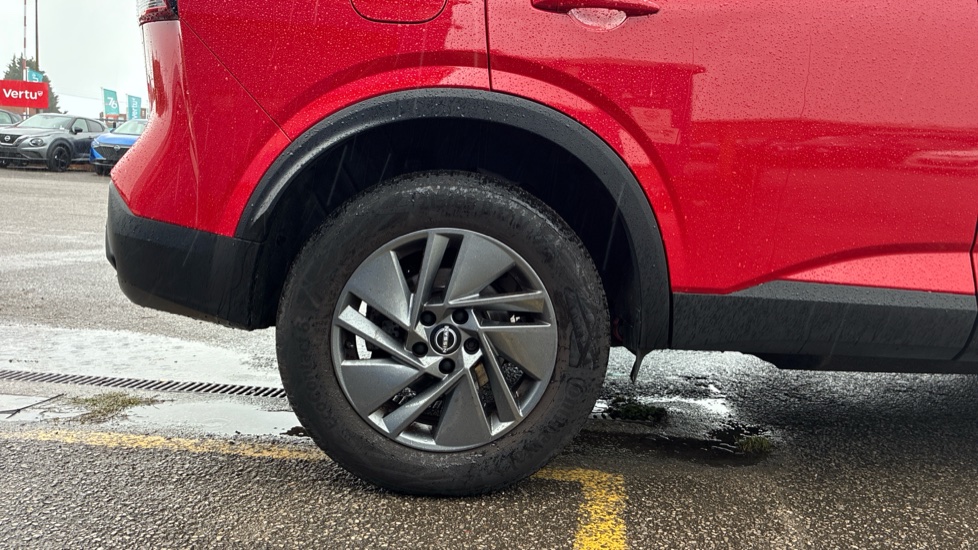 Nissan Qashqai 1.3 DiG-T MH Acenta Premium 5dr Petrol Hatchback - Image 7