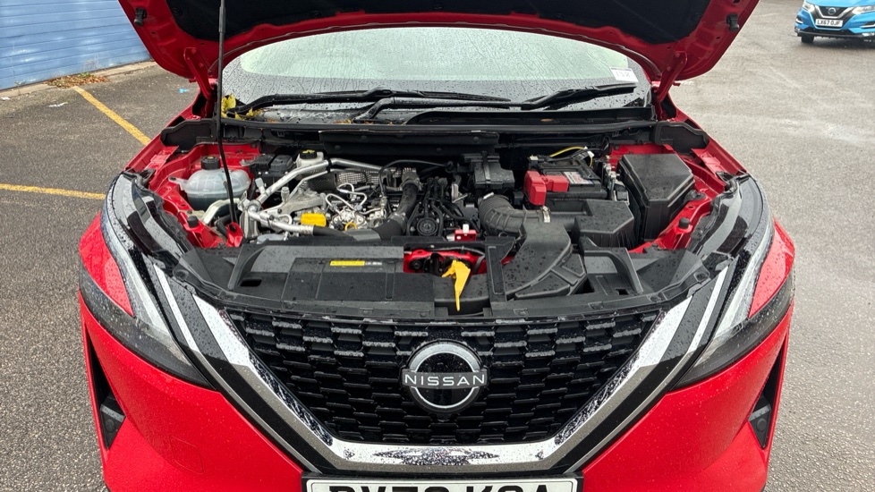 Nissan Qashqai 1.3 DiG-T MH Acenta Premium 5dr Petrol Hatchback - Image 8