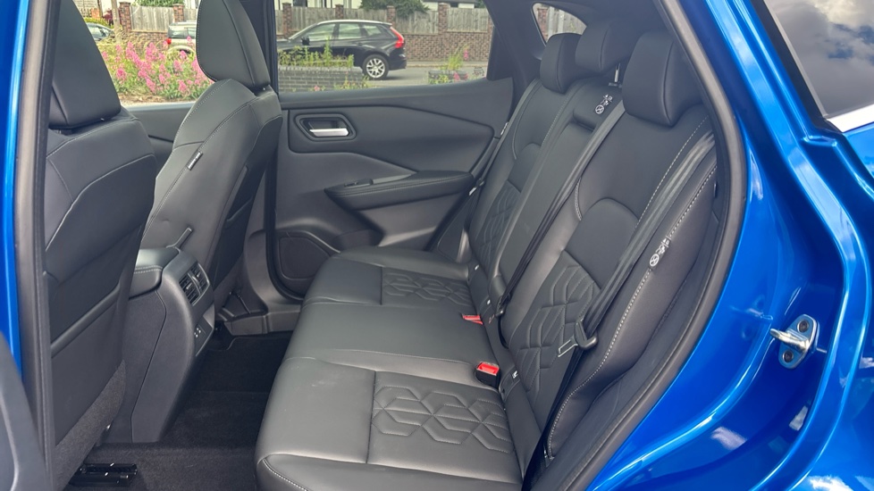 Nissan Qashqai 1.3 DiG-T MH 158 Tekna 5dr Petrol Hatchback - Image 16