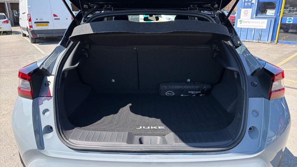 Nissan Juke 1.6 Hybrid Tekna+ 5dr Auto Hybrid Hatchback - Image 4