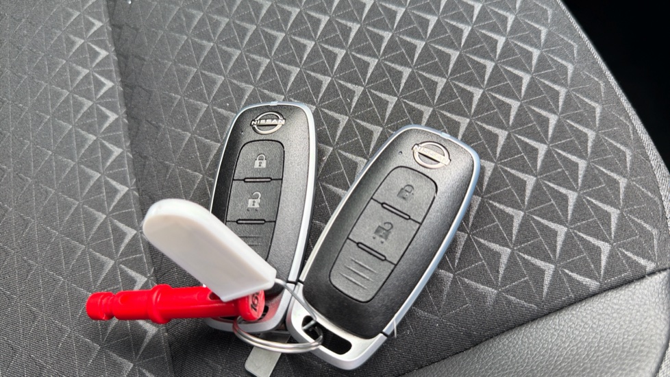 Nissan Juke 1.0 DiG-T N-Connecta 5dr Petrol Hatchback - Image 20