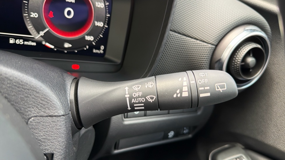 Nissan Juke 1.0 DiG-T N-Connecta 5dr Petrol Hatchback - Image 21