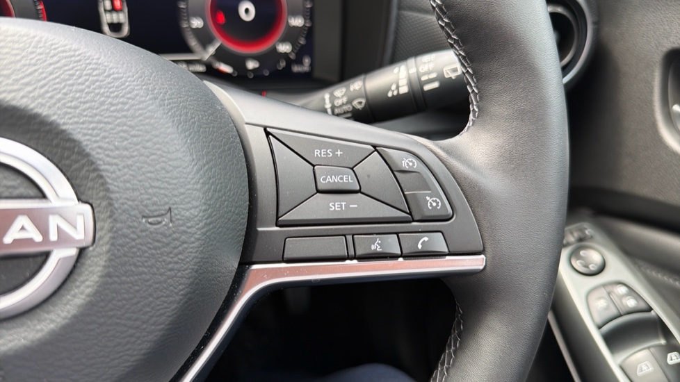 Nissan Juke 1.0 DiG-T N-Connecta 5dr Petrol Hatchback - Image 23