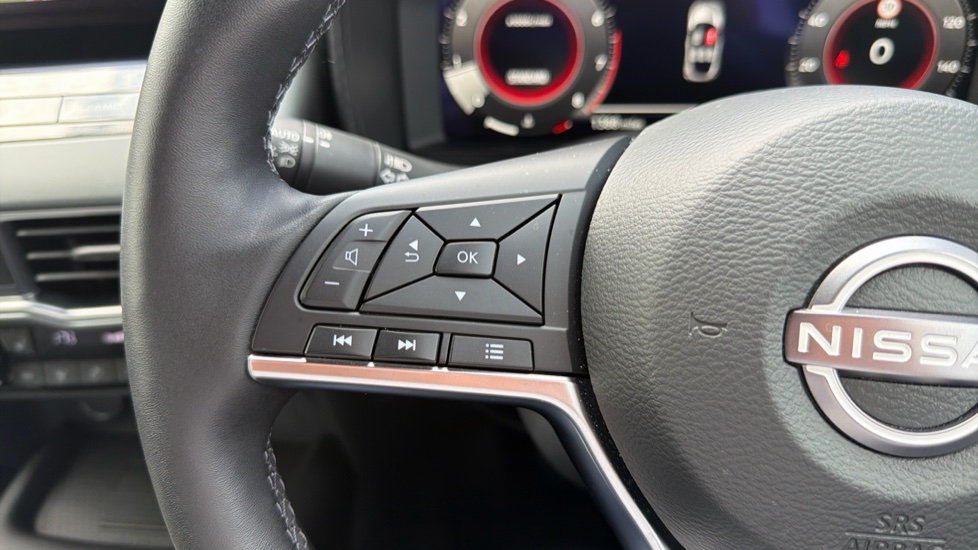 Nissan Juke 1.0 DiG-T N-Connecta 5dr Petrol Hatchback - Image 24