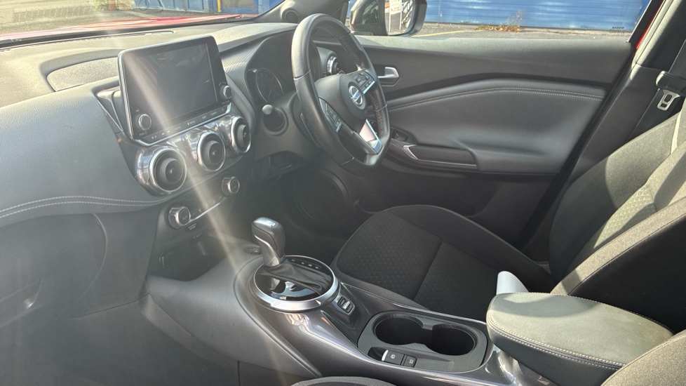 Nissan Juke 1.0 DiG-T 114 N-Connecta 5dr DCT Petrol Hatchback - Image 9