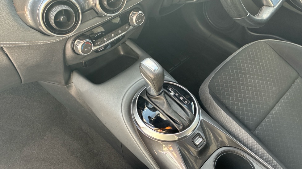 Nissan Juke 1.0 DiG-T 114 N-Connecta 5dr DCT Petrol Hatchback - Image 13
