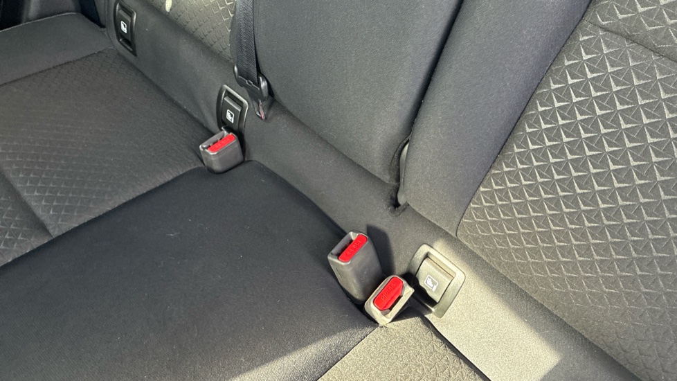 Nissan Juke 1.0 DiG-T 114 N-Connecta 5dr DCT Petrol Hatchback - Image 17