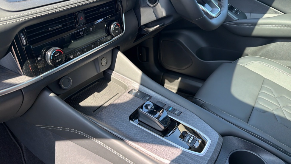 Nissan Qashqai 1.5 E-Power 205 Tekna 5dr Auto Hybrid Hatchback - Image 13