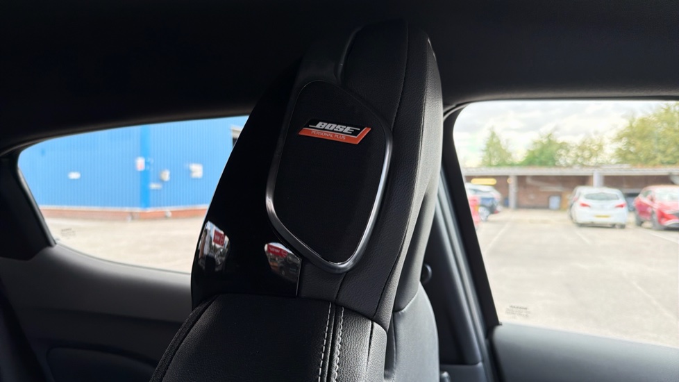 Nissan Juke 1.0 DiG-T Tekna 5dr Petrol Hatchback - Image 30