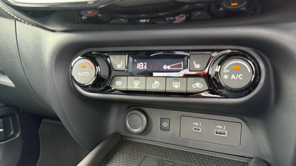 Nissan Juke 1.0 DiG-T Tekna 5dr Petrol Hatchback - Image 31