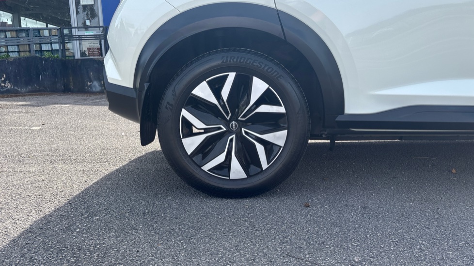 Nissan Juke 1.0 DiG-T 114 Acenta 5dr DCT Petrol Hatchback - Image 7