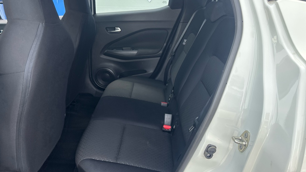 Nissan Juke 1.0 DiG-T 114 Acenta 5dr DCT Petrol Hatchback - Image 16