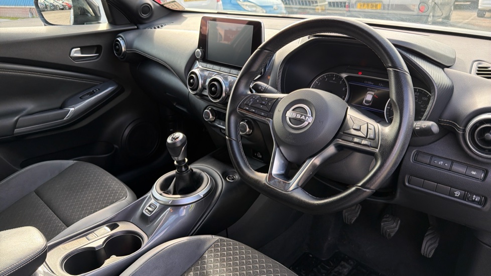 Nissan Juke 1.0 DiG-T 114 N-Connecta 5dr Petrol Hatchback - Image 11