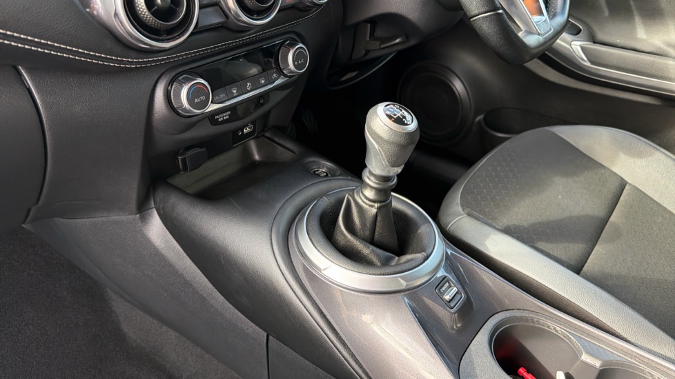 Nissan Juke 1.0 DiG-T 114 N-Connecta 5dr Petrol Hatchback - Image 13
