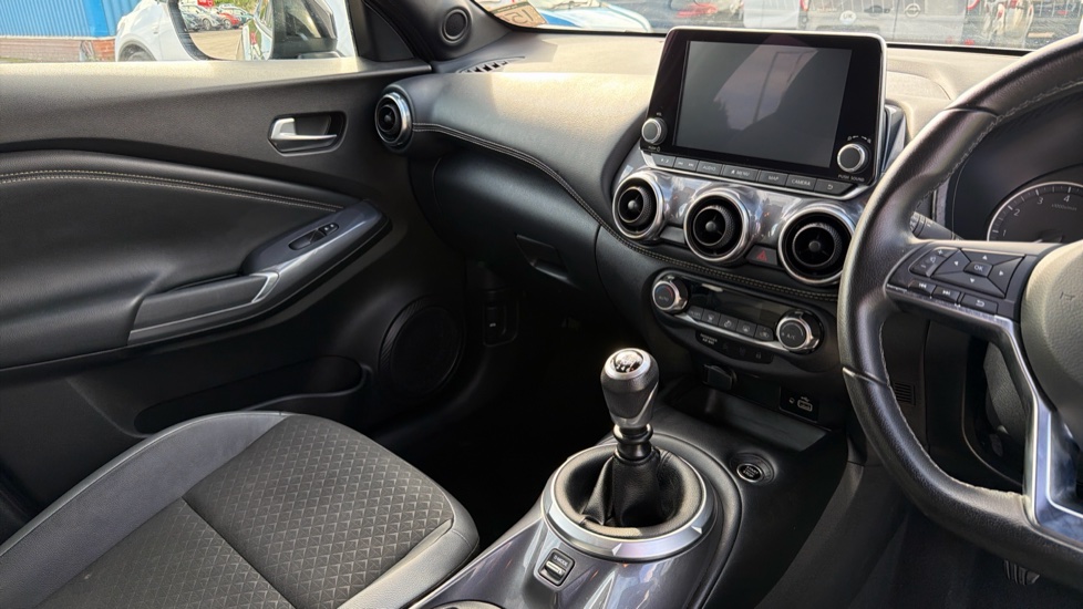 Nissan Juke 1.0 DiG-T 114 N-Connecta 5dr Petrol Hatchback - Image 14