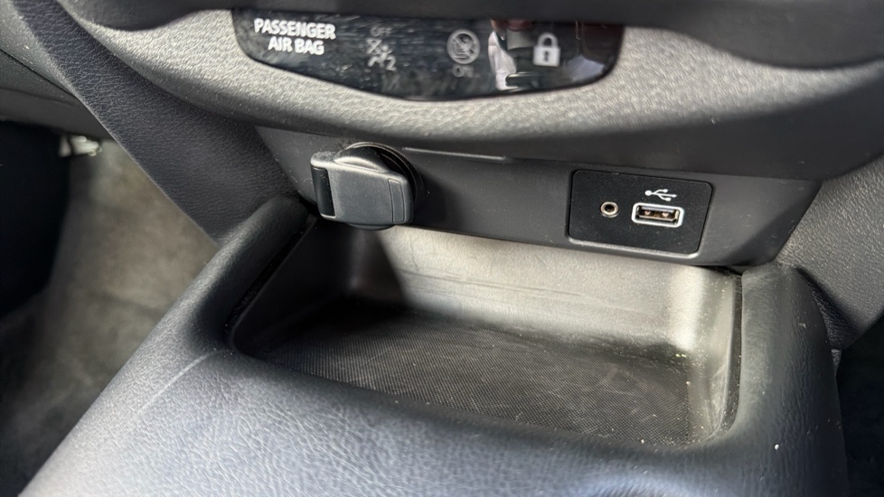 Nissan Juke 1.0 DiG-T 114 N-Connecta 5dr Petrol Hatchback - Image 23