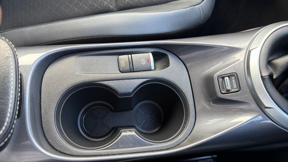 Nissan Juke 1.0 DiG-T 114 N-Connecta 5dr Petrol Hatchback - Image 34