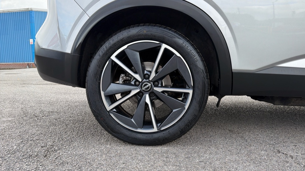Nissan Qashqai 1.3 DiG-T MH Tekna 5dr Petrol Hatchback - Image 7