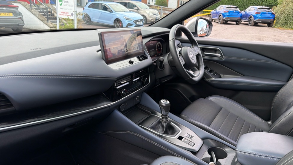 Nissan Qashqai 1.3 DiG-T MH Tekna 5dr Petrol Hatchback - Image 9