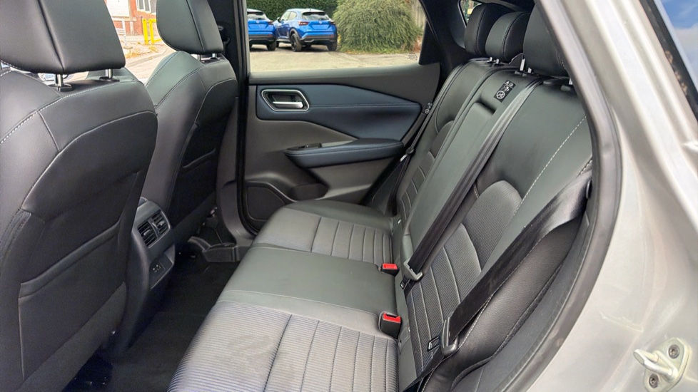 Nissan Qashqai 1.3 DiG-T MH Tekna 5dr Petrol Hatchback - Image 16