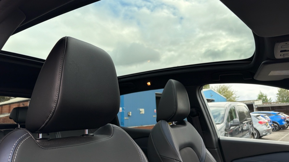 Nissan Qashqai 1.3 DiG-T MH Tekna 5dr Petrol Hatchback - Image 27