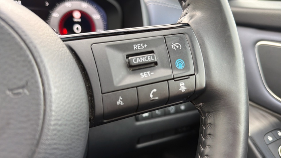 Nissan Qashqai 1.3 DiG-T MH Tekna 5dr Petrol Hatchback - Image 30