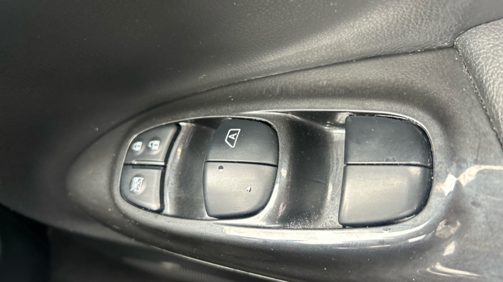 Nissan Juke 1.6 [112] Tekna 5dr CVT [Bose] Petrol Hatchback - Image 28