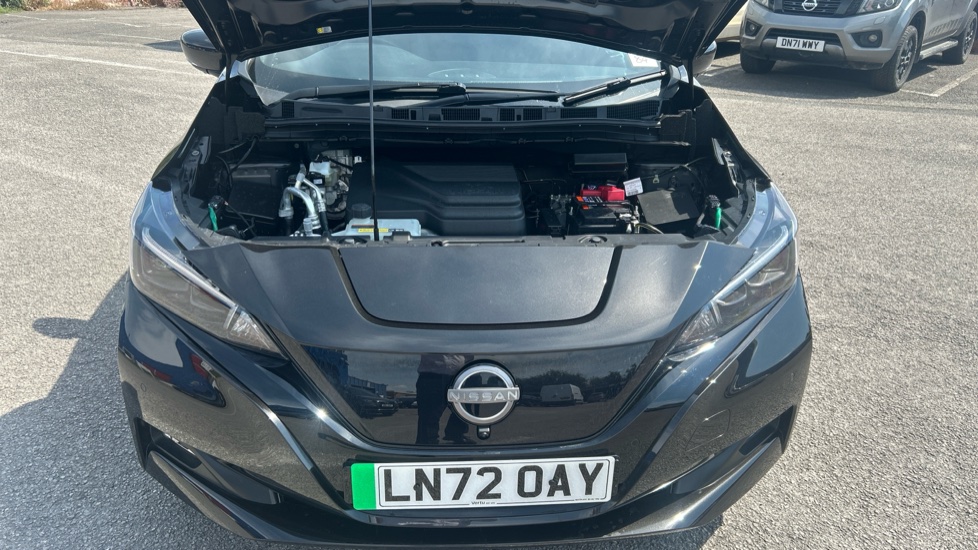 Nissan LEAF 110kW Tekna 39kWh 5dr Auto Electric Hatchback - Image 8