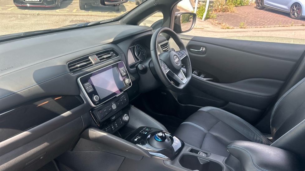 Nissan LEAF 110kW Tekna 39kWh 5dr Auto Electric Hatchback - Image 9