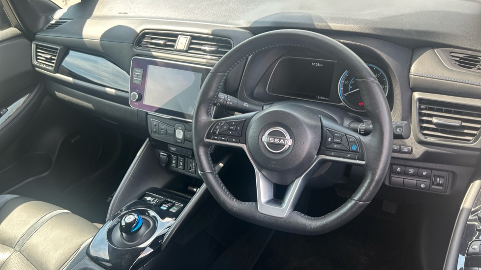 Nissan LEAF 110kW Tekna 39kWh 5dr Auto Electric Hatchback - Image 11
