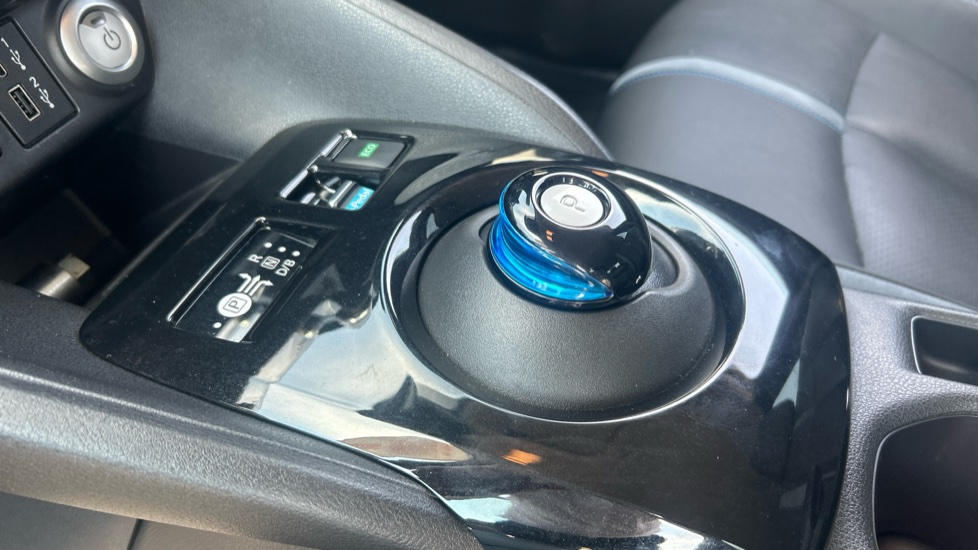 Nissan LEAF 110kW Tekna 39kWh 5dr Auto Electric Hatchback - Image 13