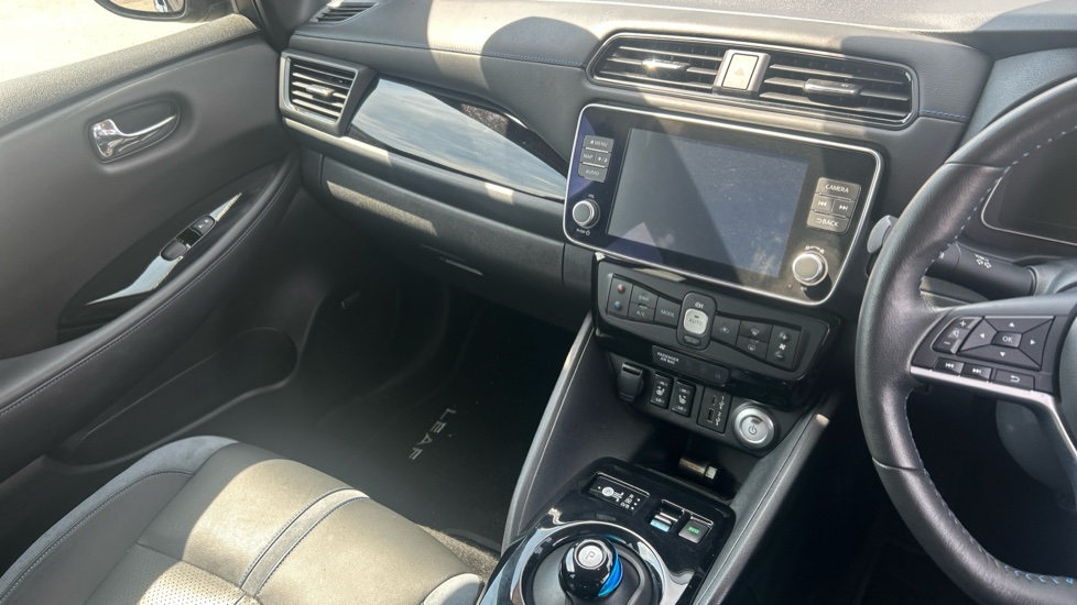 Nissan LEAF 110kW Tekna 39kWh 5dr Auto Electric Hatchback - Image 14