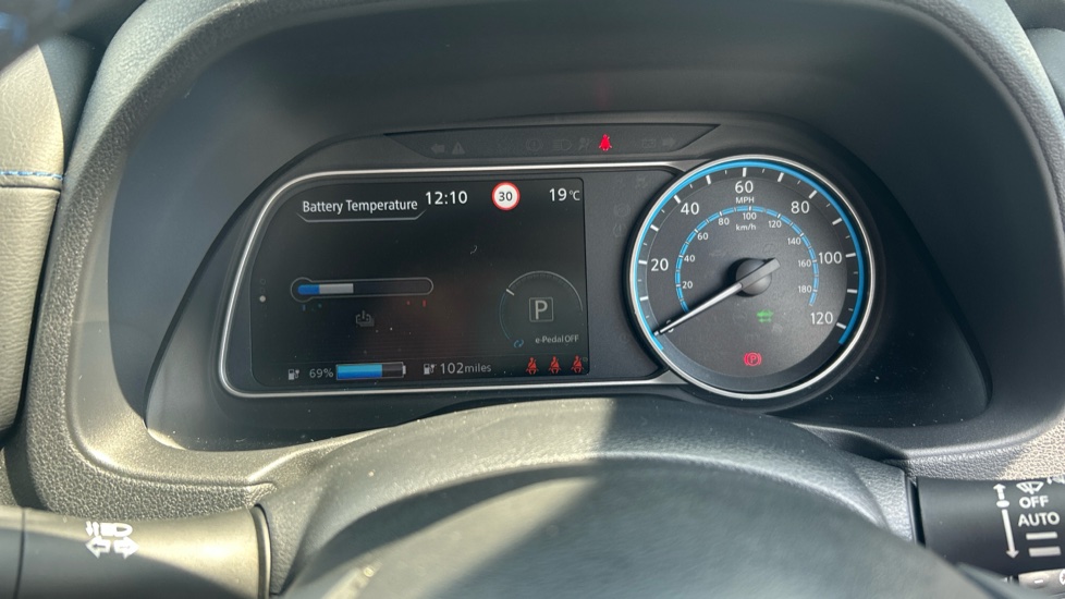 Nissan LEAF 110kW Tekna 39kWh 5dr Auto Electric Hatchback - Image 18