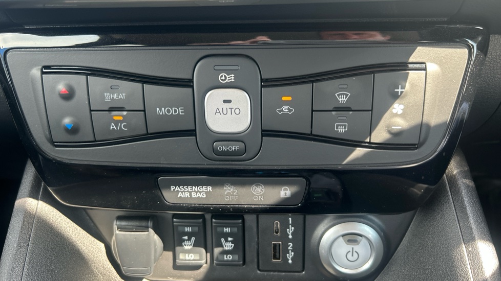 Nissan LEAF 110kW Tekna 39kWh 5dr Auto Electric Hatchback - Image 23
