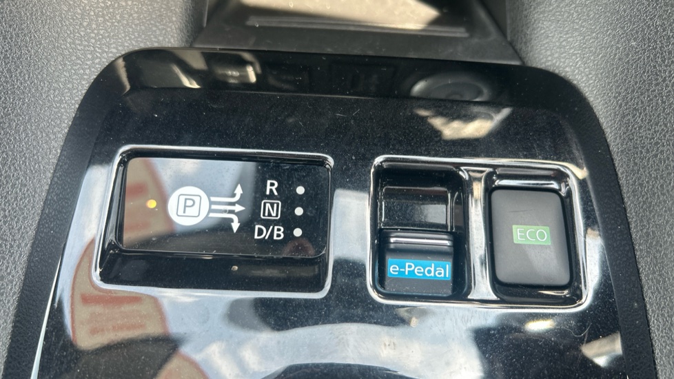 Nissan LEAF 110kW Tekna 39kWh 5dr Auto Electric Hatchback - Image 24