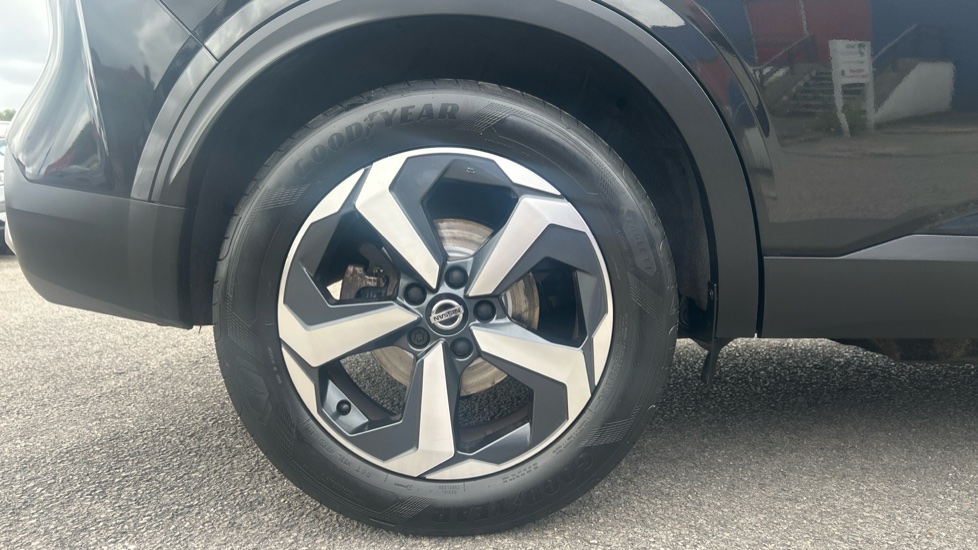 Nissan Qashqai 1.3 DiG-T MH N-Connecta 5dr Petrol Hatchback - Image 7