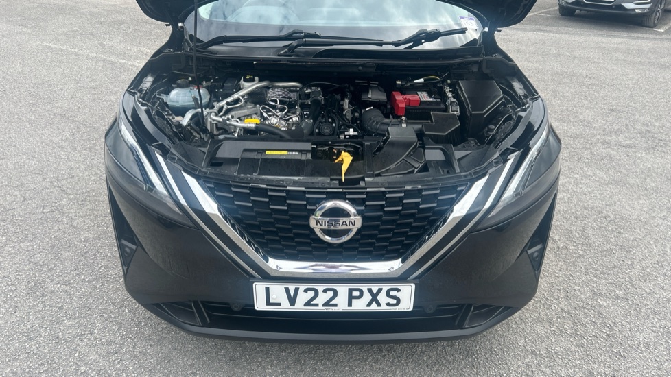 Nissan Qashqai 1.3 DiG-T MH N-Connecta 5dr Petrol Hatchback - Image 8