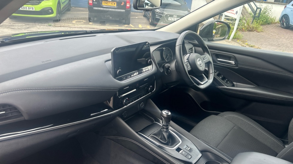 Nissan Qashqai 1.3 DiG-T MH N-Connecta 5dr Petrol Hatchback - Image 9