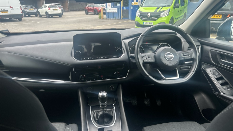 Nissan Qashqai 1.3 DiG-T MH N-Connecta 5dr Petrol Hatchback - Image 10