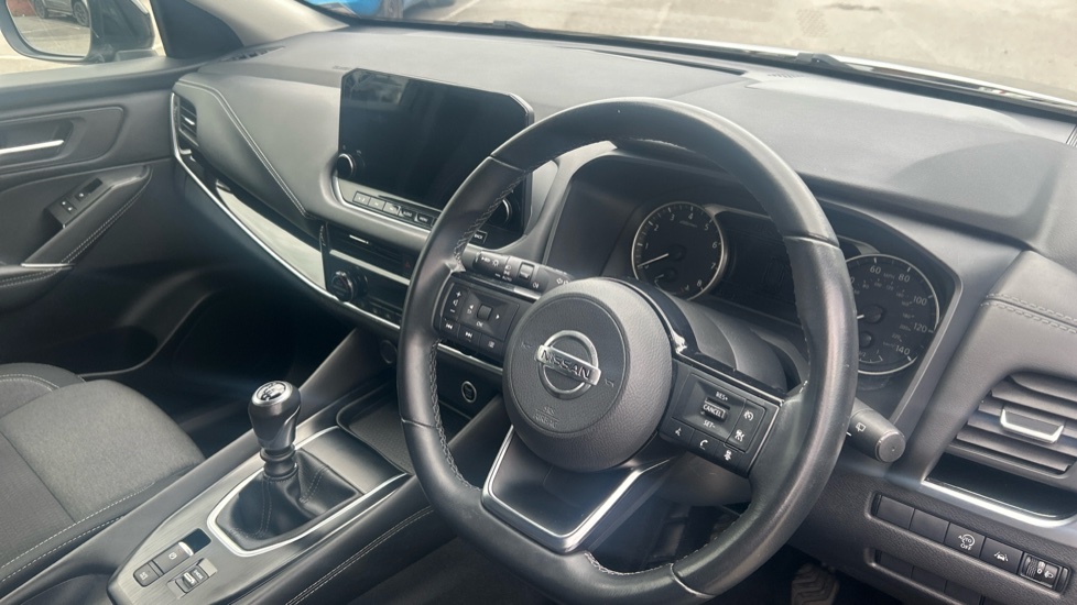 Nissan Qashqai 1.3 DiG-T MH N-Connecta 5dr Petrol Hatchback - Image 11