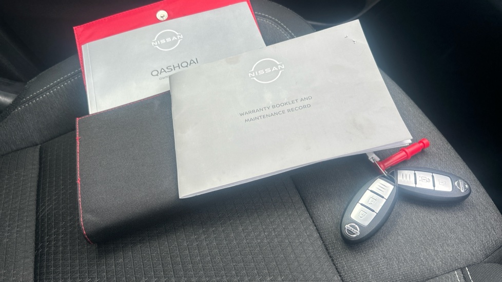 Nissan Qashqai 1.3 DiG-T MH N-Connecta 5dr Petrol Hatchback - Image 19